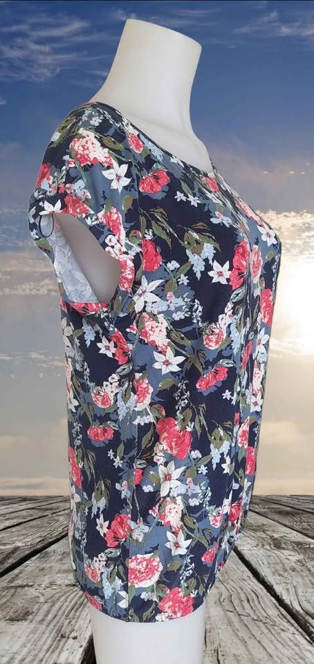 Tom Tailor T-shirt: Blumen Shirt Tom Tailer – Nuovo (secondo la descrizione) da Aarburg venduto da Hystoria 1