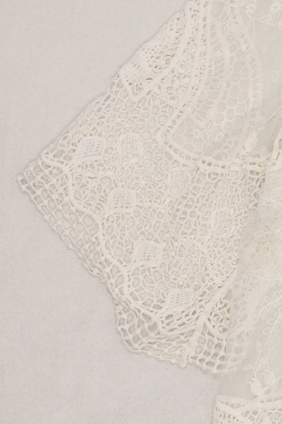 Top: Blouse Dentelle Blanche Manches 3/4 T. L – Usato da Fribourg venduto da re-fine 3