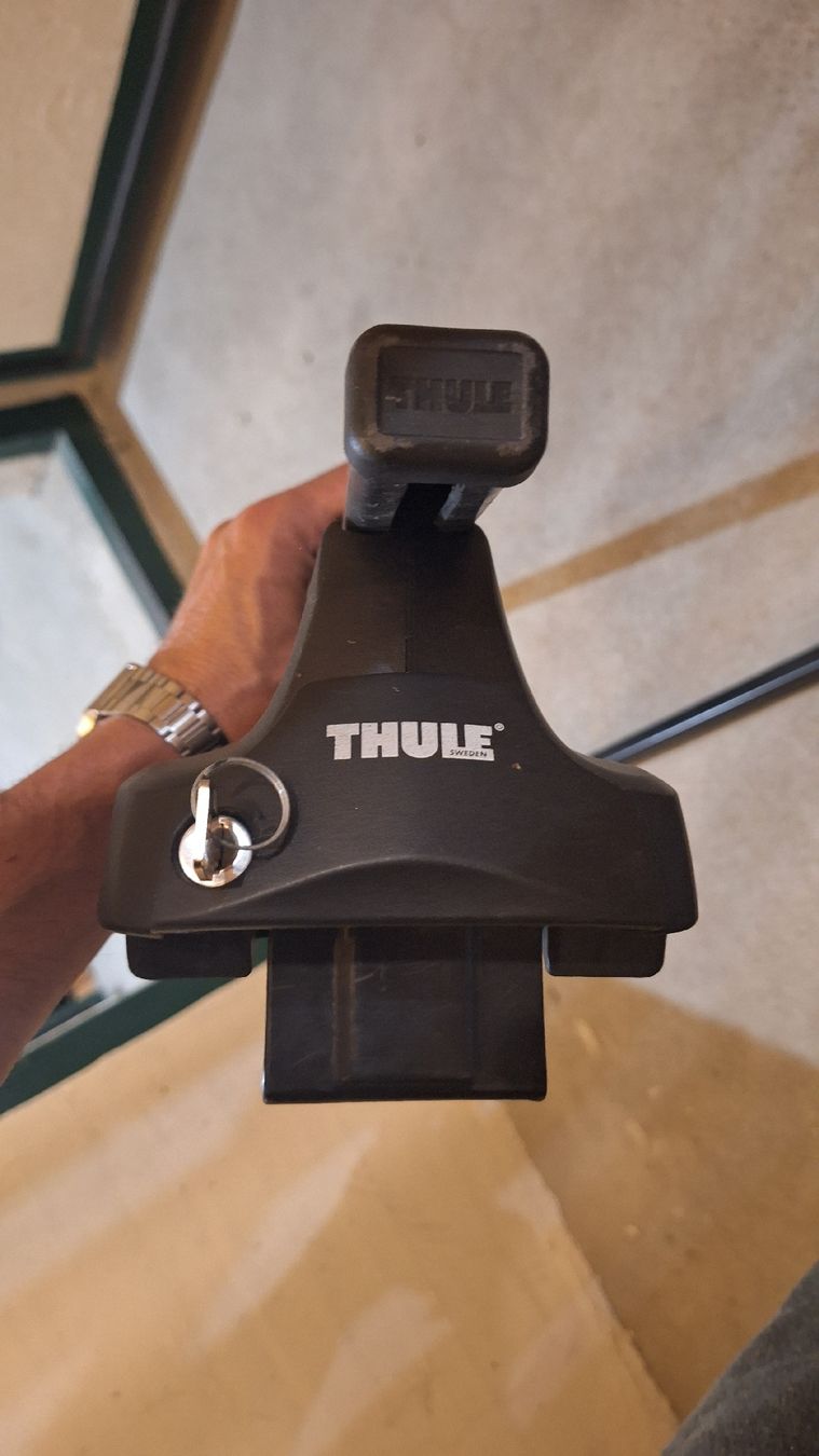Thule Portapacchi: Thule Dachträger Universal – Usato da Uster venduto da ale_9h2t