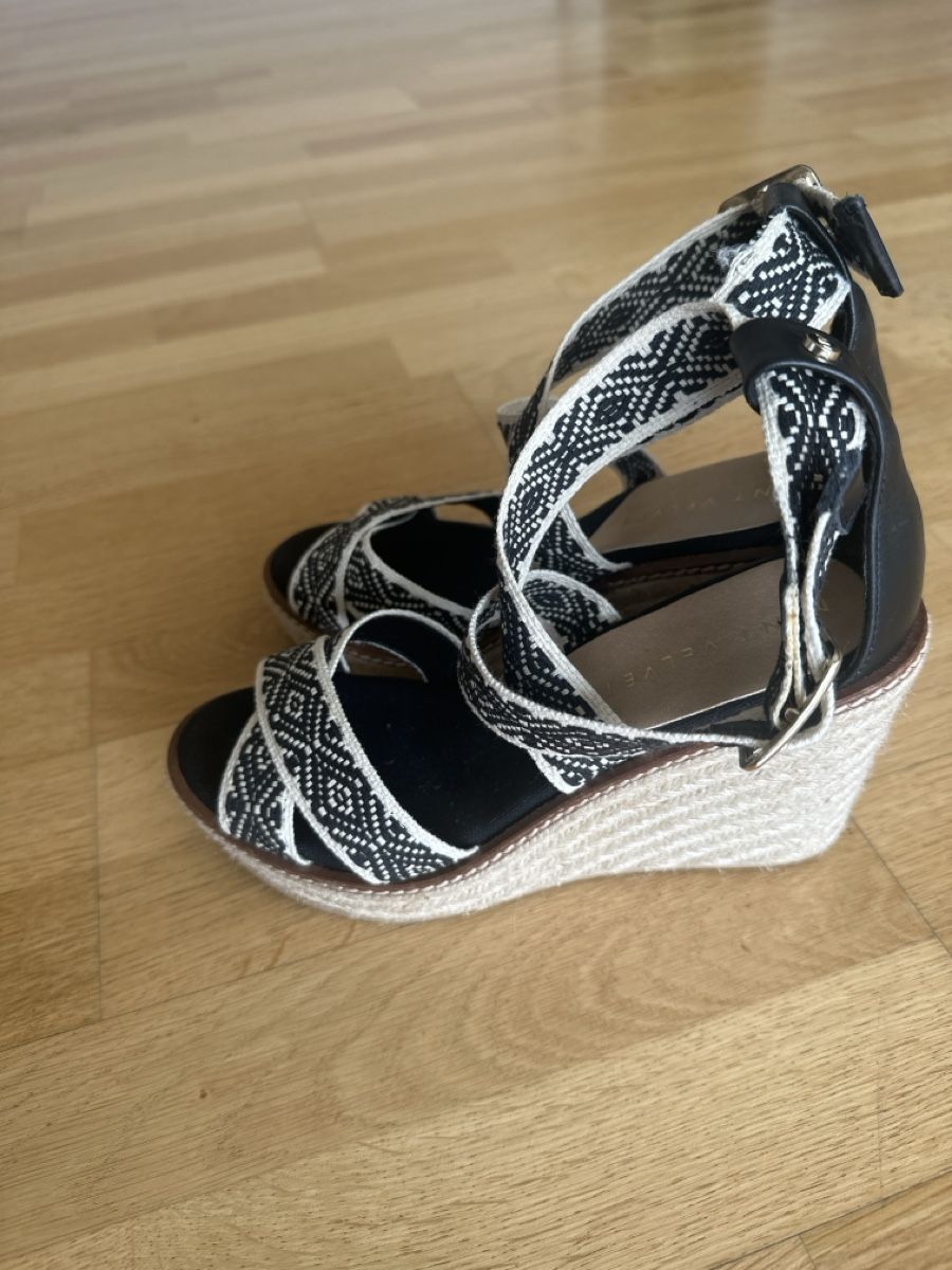 Scarpe da donna: MINT VELVET Sandals – Usato da Uerikon venduto da Ladybird40 1