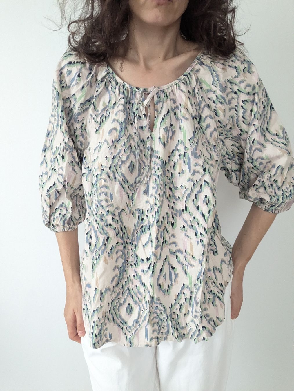 Blusen: Bluse mit Muster Grösse  M, 55% Viskose 45% Leinen  – Gebraucht aus Rorschach von olg_5qq2 1