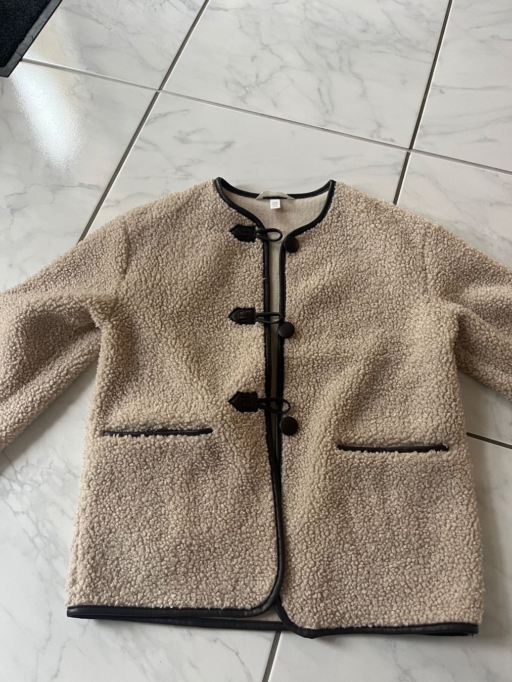 H&M Giacche: Teddy Jacke neu h&m – Usato da Tuggen venduto da Simone00000