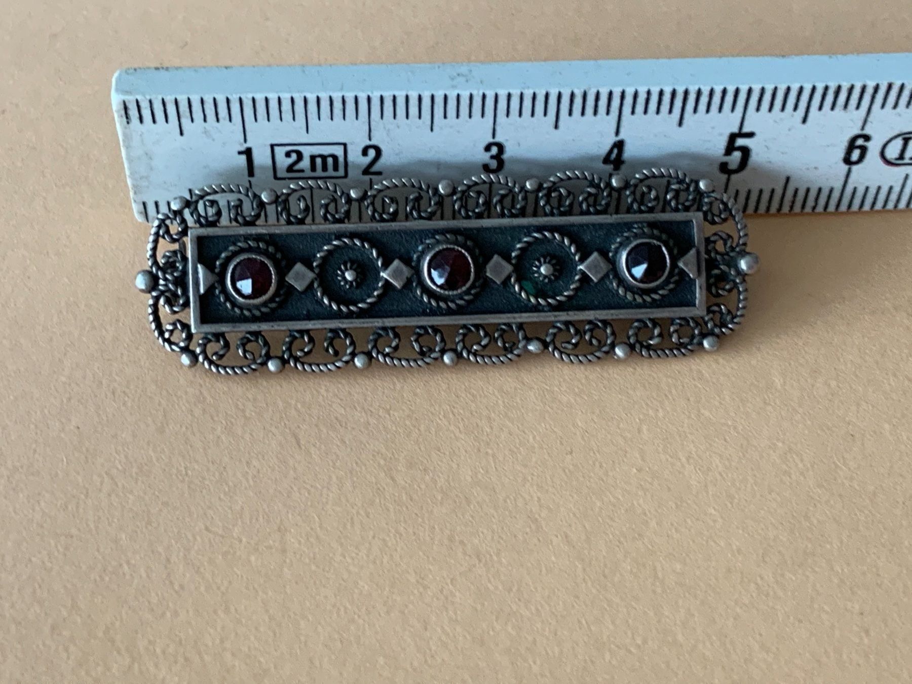 Spille & Fermagli: Brosche 5 cm Rechteck 3 rote Steine – Usato da Dittingen venduto da Bellevista 4