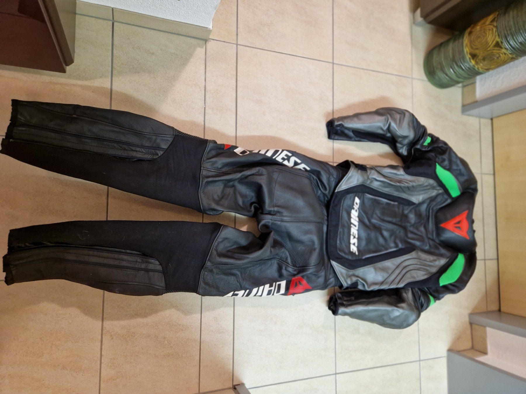 Dainese Giacche: Dainese Lederkombi Grösse 50 2 Teiler – Usato da Benken SG venduto da Sherco-01 1