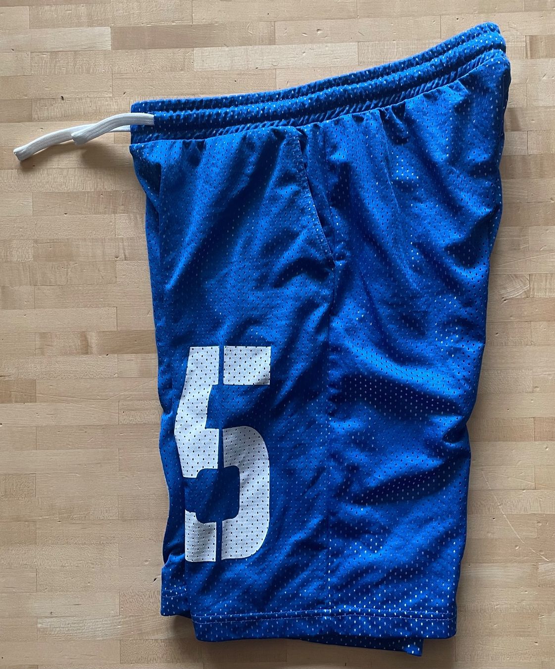 Benetton Hosen: Benetton Shorts, Gr. 176 oder 164, Top Zustand! – Gebraucht aus Winterthur von crave 4