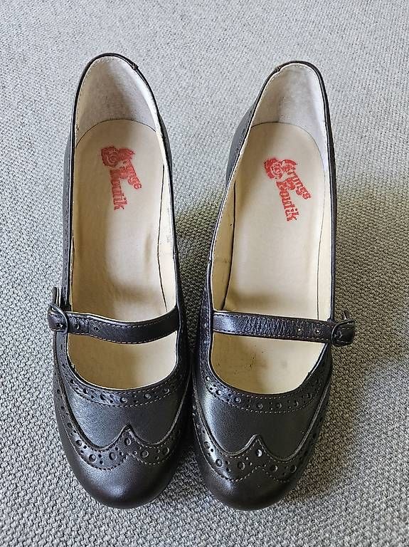 Scarpe da donna: Damenschuhe Echtleder Grösse 38 braun – Usato da Herrenschwanden venduto da marcavi