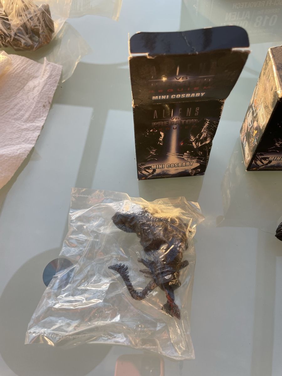 Statuette: Figurine mini cosbaby alien vs predator  – Usato da Les Brenets venduto da serialdrink