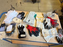 Diverse Handschuhe
