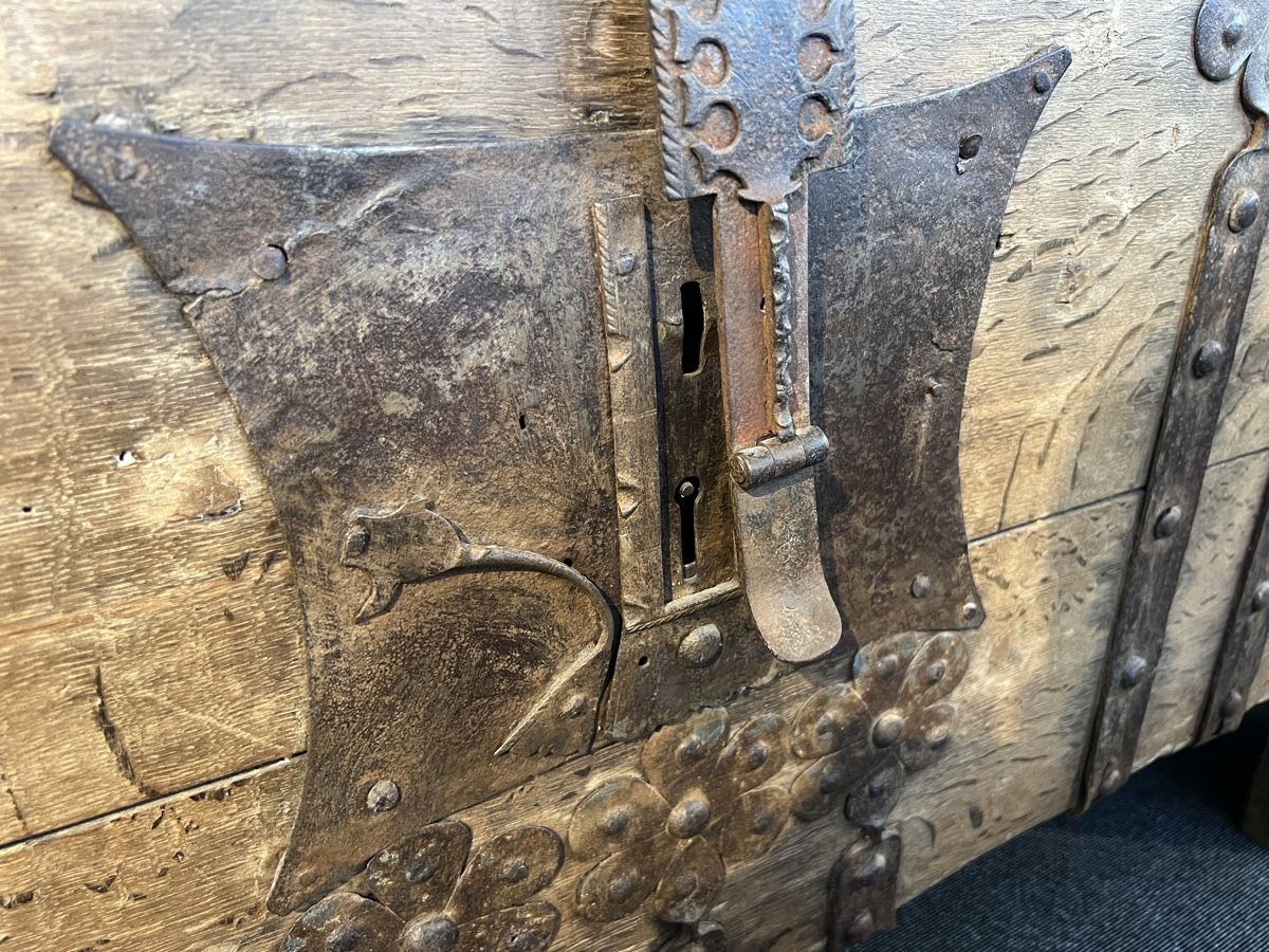 Truhen: Gotische Truhe – Gebraucht aus Gossau SG von Keller-Antiques 3