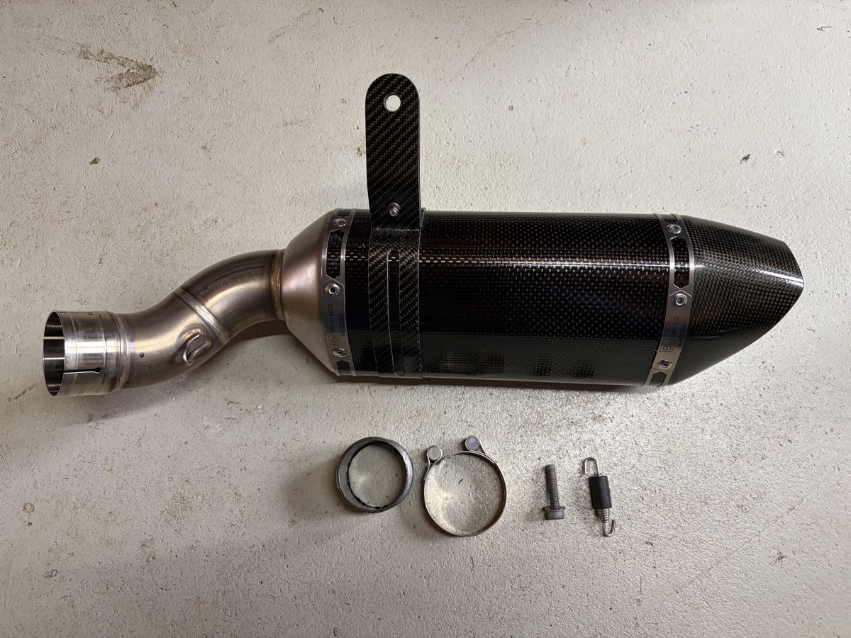 Kawasaki Sistemi di scarico: Échappement Akrapovic Kawasaki Z900 – Usato da Corban venduto da Klaem 2