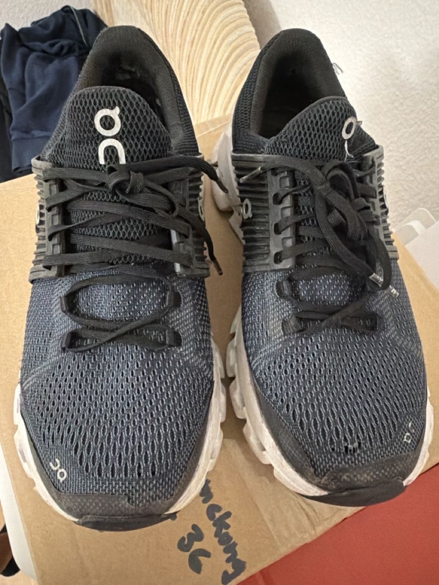On Scarpe da donna: On Laufschuhe Cloud schwarz gebraucht – Usato da Meilen venduto da inanilus93 2