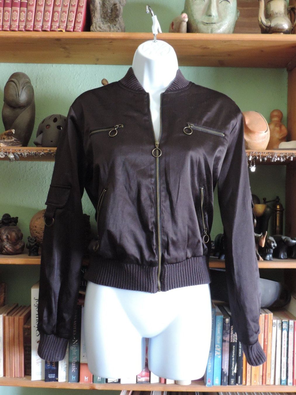 Giacche: veste légère effet satin noire – Usato da Genève venduto da Axelle333