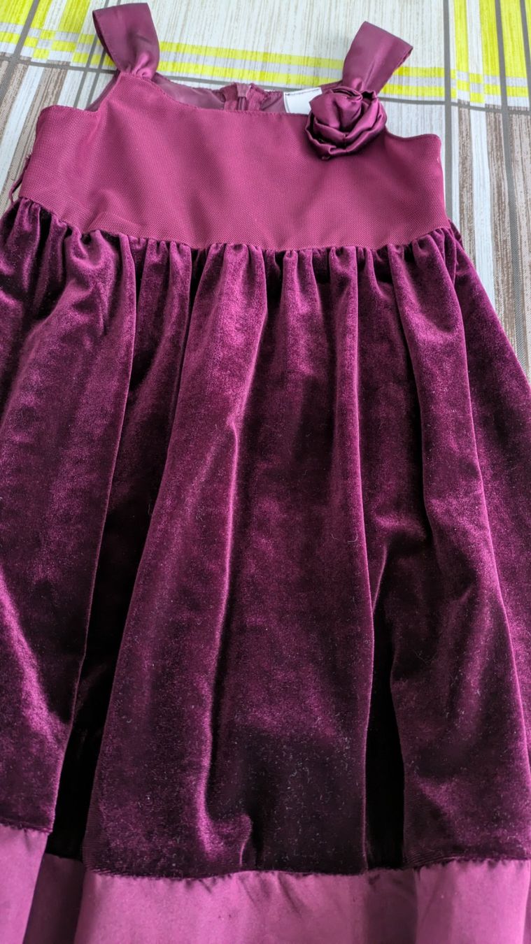 C&A Vestiti & Gonne: Schönes Kleid - Samt - Gr. 104 – Usato da Staufen venduto da Fleby84 2