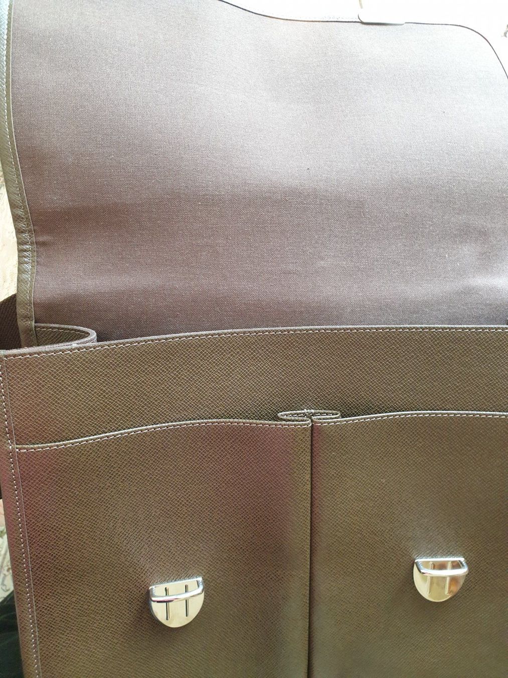 Louis Vuitton Taschen: Louis Vuitton Alexei Messenger Taïga braun – Neu (gemäss Beschreibung) aus Bottmingen von sandy_2 8