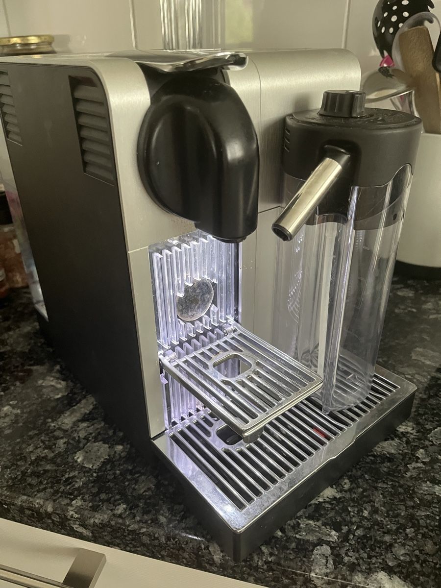 De'Longhi Macchine per caffè & Macchine per espresso: Nespresso Delonghi Lattissima Pro – Difettoso da Bülach venduto da coco4321 1