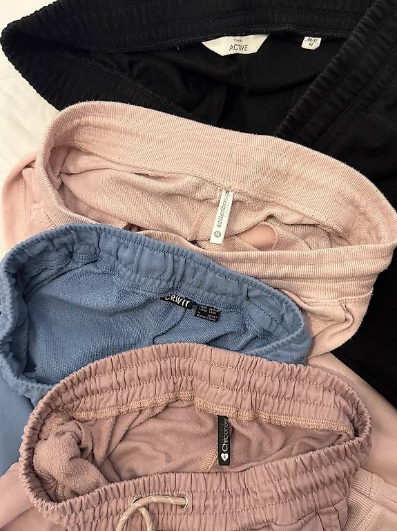 Kleiderpakete: 4 Damen Jogginghosen Gr. S/M – Gebraucht aus Illnau von Fakiraa 1