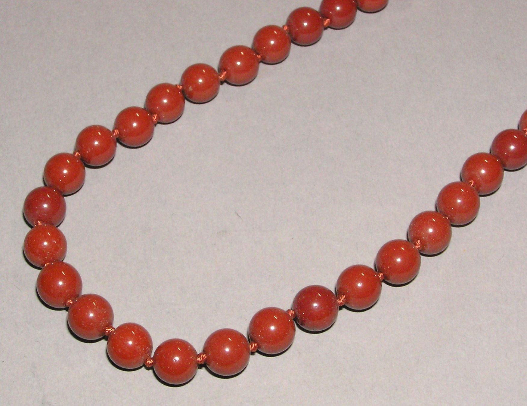 Catenine: HALSKETTE ROTER JASPIS – Nuovo (secondo la descrizione) da Grenchen venduto da Antique-hunter 2