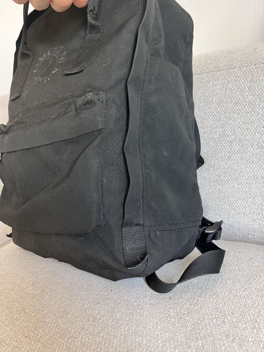 Fjällräven Sacs à dos: Fjallraven Kanken Backpack Black Good Condition – D'occasion à Lausanne par Danash 3