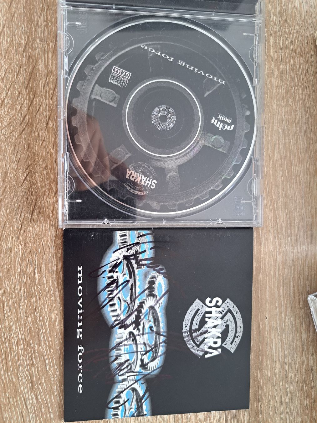 CD: CD Sharka - Moving Force - Dédicacé! – Usato da Sierre venduto da ronhextall