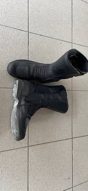 Chaussures hommes: Botte de moto Dainese taille 42 – D'occasion à Sonceboz-Sombeval par msap