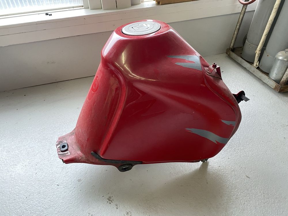 Honda Dominator NX650 RD08 Benzintank / Tank (Gebraucht) in Hindelbank ...