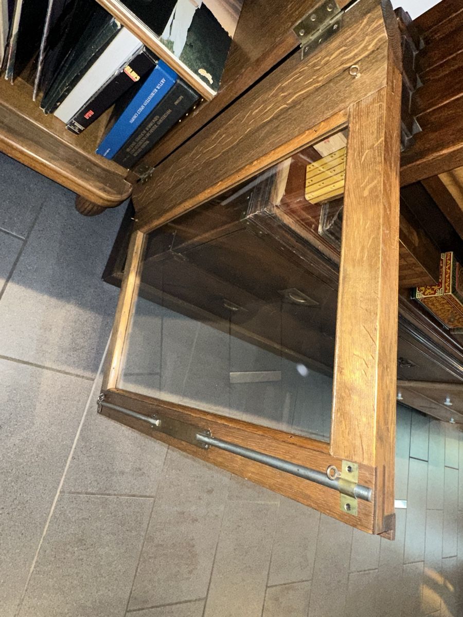 Vetrine: Antike Vitrinenschrank mit Marmorplatte – Usato da Aarburg venduto da Yula24 4