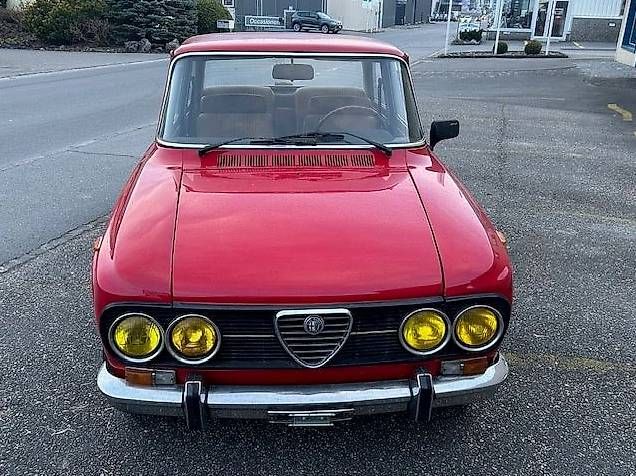 Automobili: Alfa Romeo Giulia Nuova Super mit Doppelweber – Usato da Alpnach Dorf venduto da inf_56t7 1