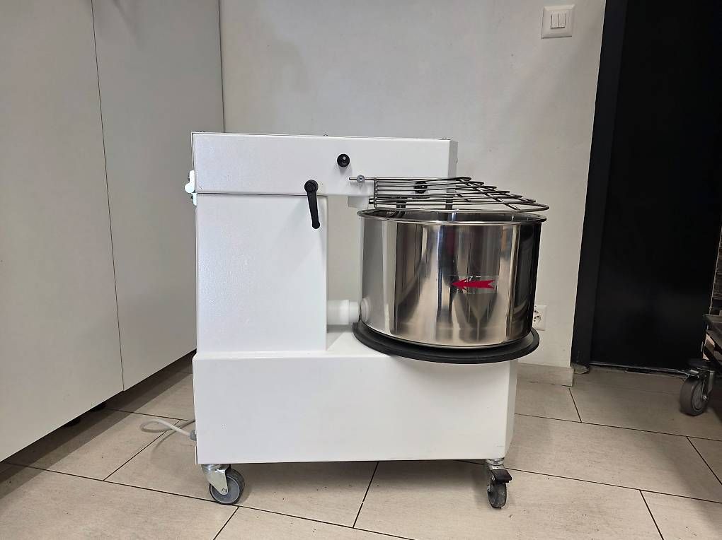 Elettrodomestici da cucina: Pétrin Mecnosud en excellent état – Usato da Jouxtens-Mézery venduto da jfo_5tk5 1