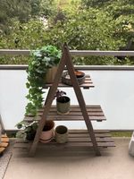 Pflanzenregal aus Holz