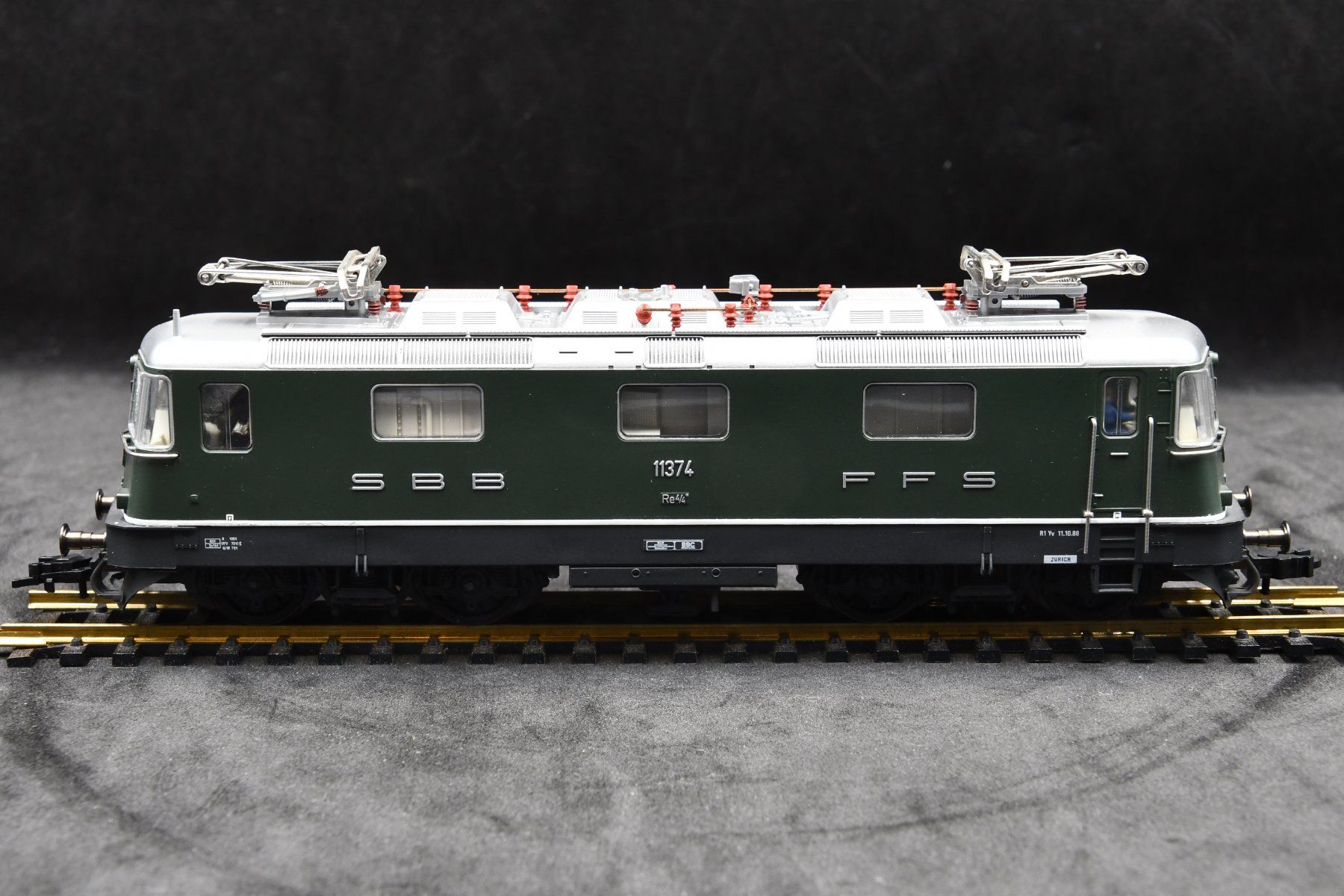 Fleischmann Modellini di ferrovie: Fleischmann E-Lok Re 4/4 II SBB, analog, Gleichstrom, H0 – Usato da Rapperswil SG venduto da Phantomas14 2