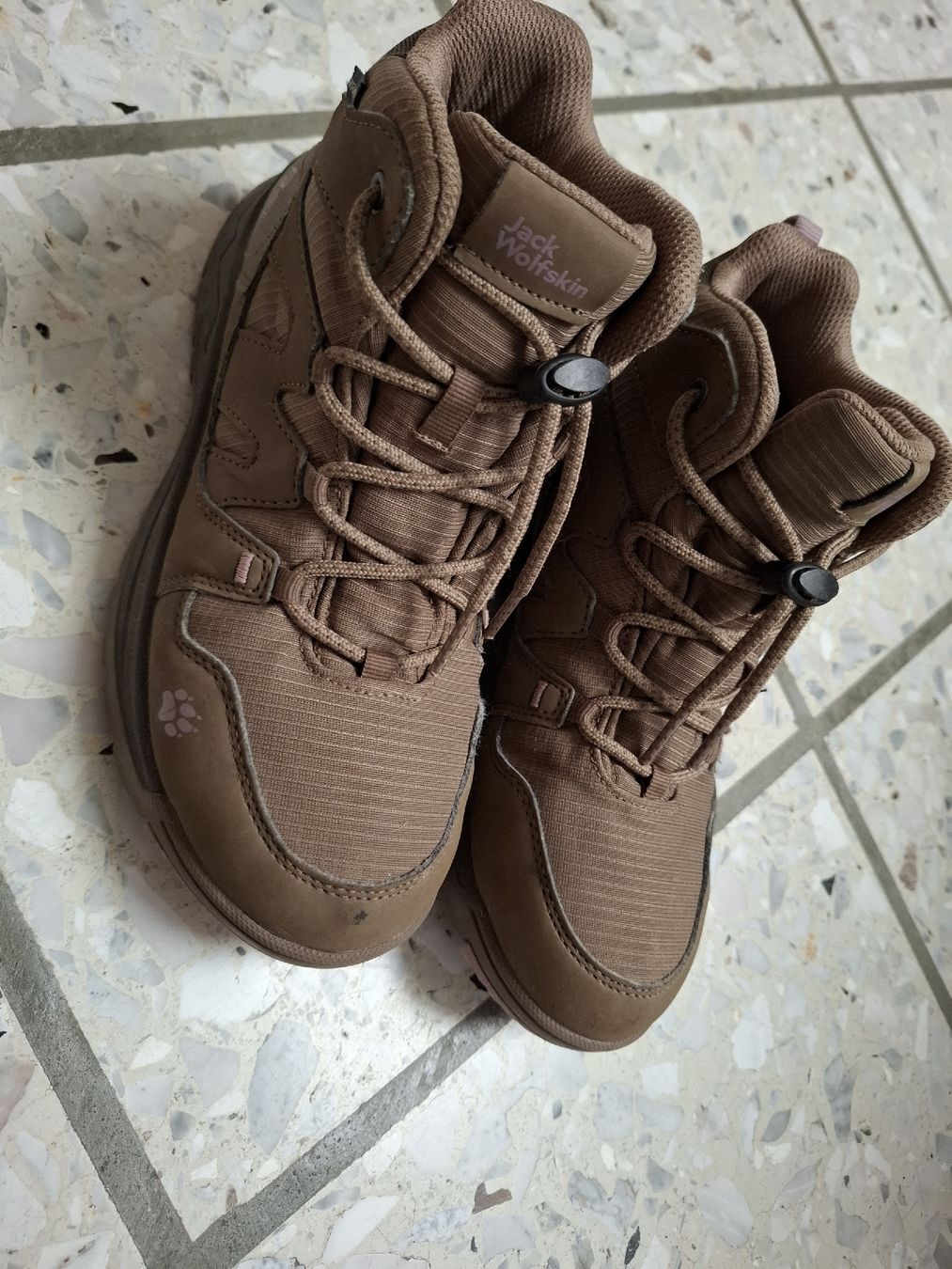 Scarpe per ragazzi: Wanderschuh JackWolfskin np 60.- – Usato da Schaffhausen venduto da ricmivo