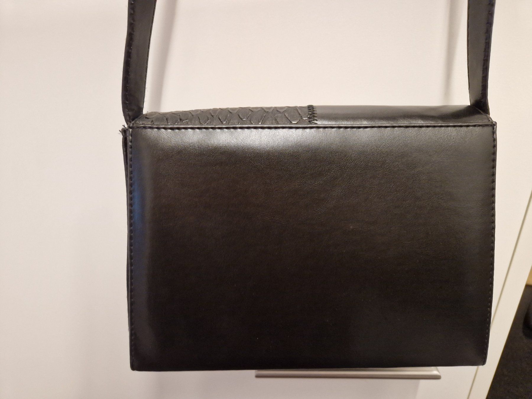 Borse da donna: Tasche schwarz – Usato da Davos-Dorf venduto da Bpelikan 1