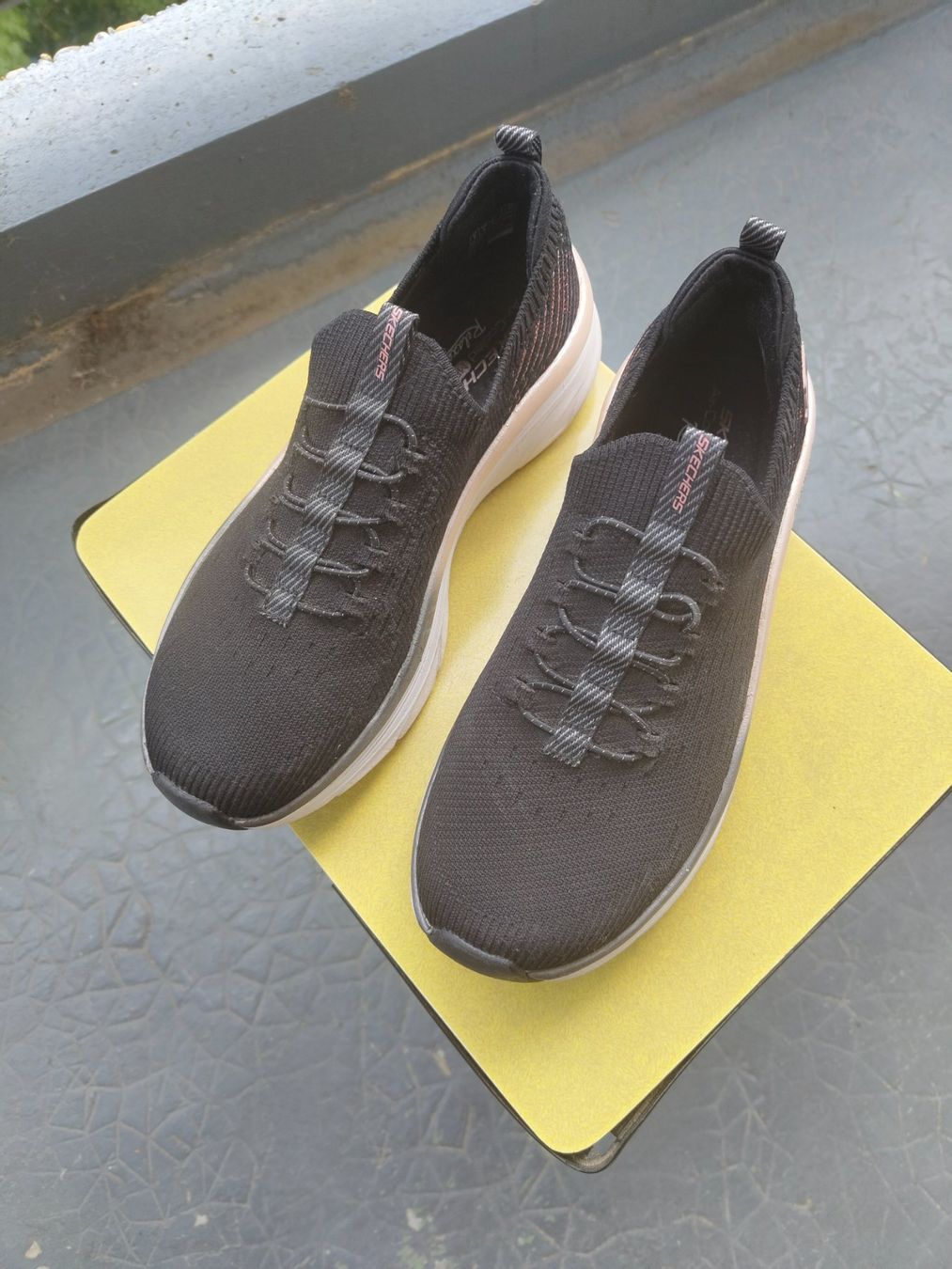 Skechers Damenschuhe: Chaussures Skechers taille 38 – Gebraucht aus Chêne-Bougeries von Lena-95 1