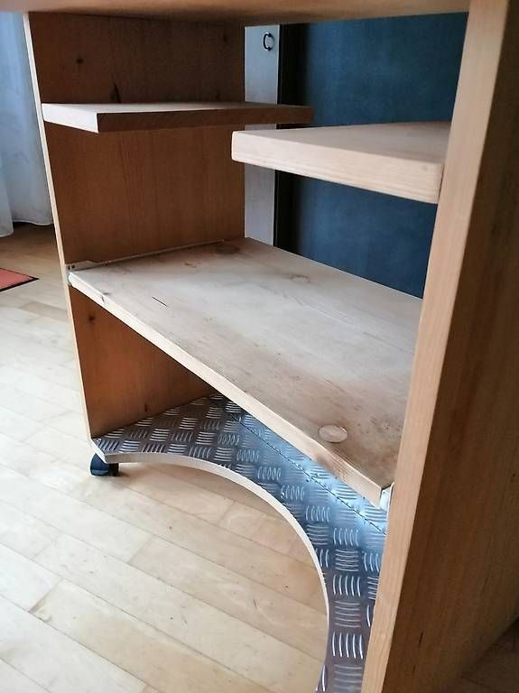 Altri mobili: Handgefertigtes Computermöbel aus Holz – Usato da Interlaken venduto da Fontana069 3