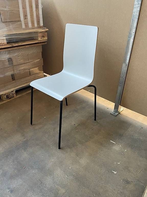 Sedie: 2 weisse Ikea Stühle – Usato da Wädenswil venduto da kingnature