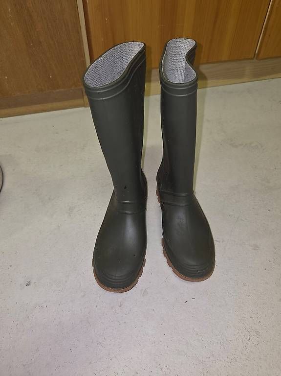 Chaussures garçon: Gummistiefel 34 – D'occasion à Belp par bac_8289 1