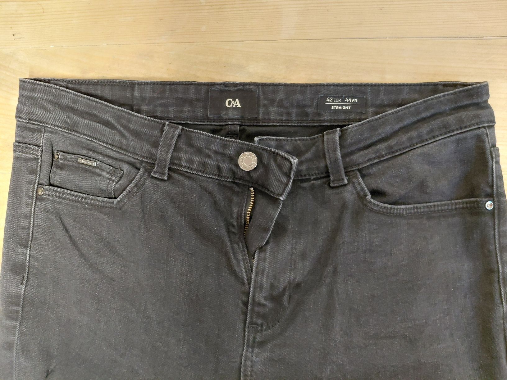 C&A Jeans: black denim jeans C&A – D'occasion à Winterthur par adventurenala