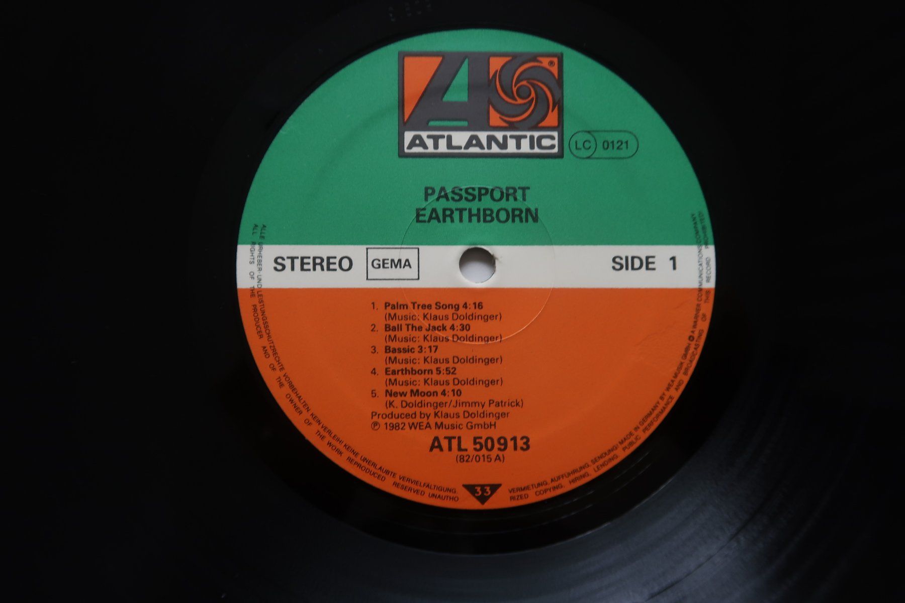Dischi in vinile: KLAUS DOLDINGER'S PASSPORT - EARTHBORN - VINYL LP – Usato da Basel venduto da Patiscat 2