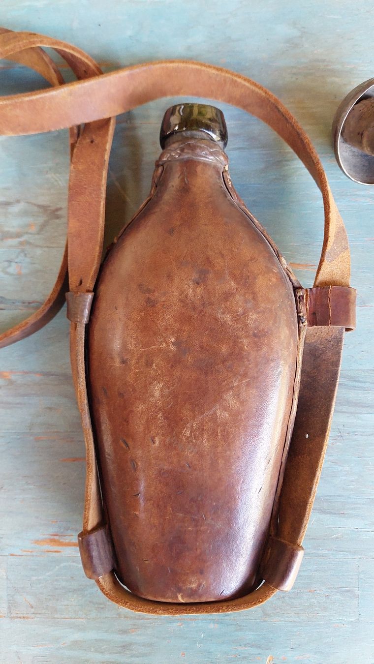 Ausrüstung & Ersatzteile: Feldflasche Leder Hülle mit Gurt  – Gebraucht aus Konolfingen von lanomi 2