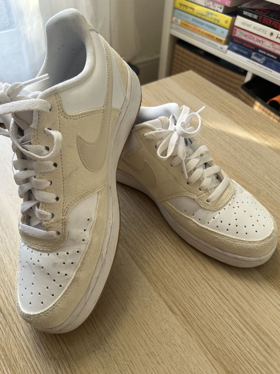 Nike Chaussures hommes: Nike AirForce 42 – D'occasion à Lausanne par lui_d9g6 2