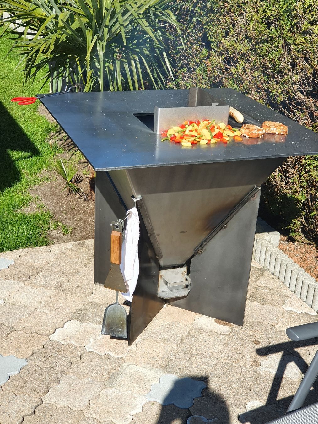 Griglie: Designergrill /Holz und Kohle Grill – Usato da Ebikon venduto da las_cbs5 1