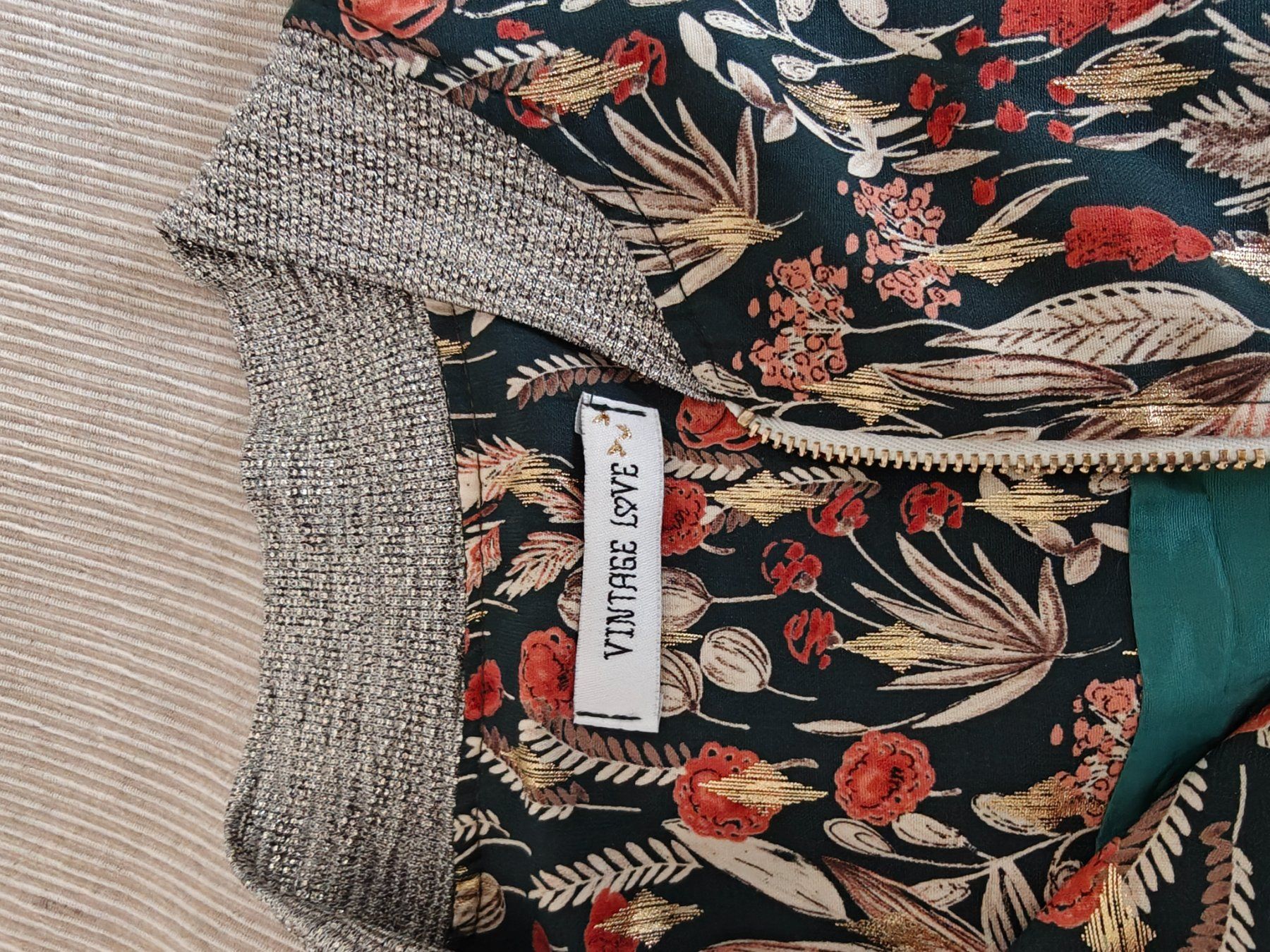 Vestes: Vintage Love metallic lined bomber jacket leaf patterns M – D'occasion à Geneve par readycat 3