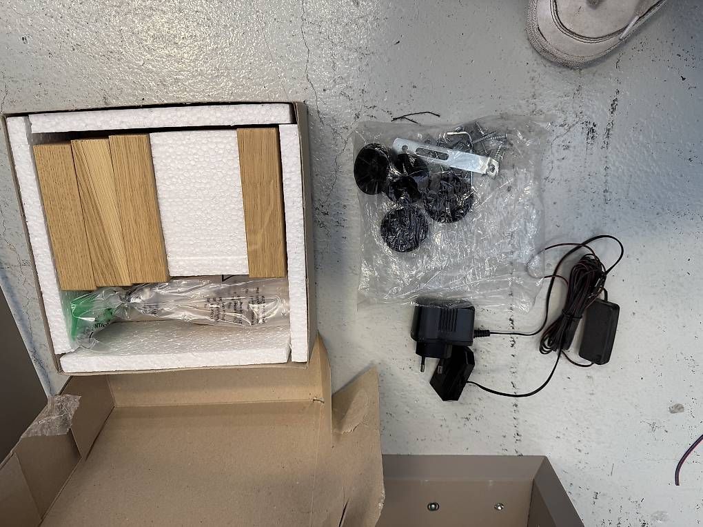 Vetrine: Vitrine Calvi mit LED Beleuchtung  Steingrau/Navarra-Eiche  – Usato da Walenstadt venduto da Manow3 2
