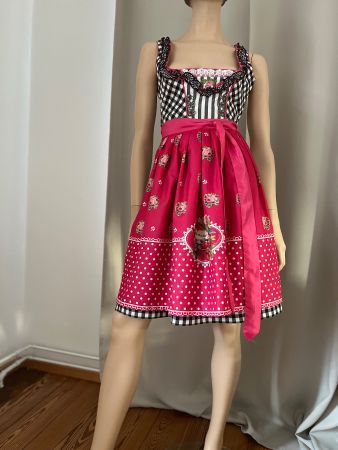 Stockerpoint Dirndl Gr. 36 neu ohne Etikett mit Blumenmuster