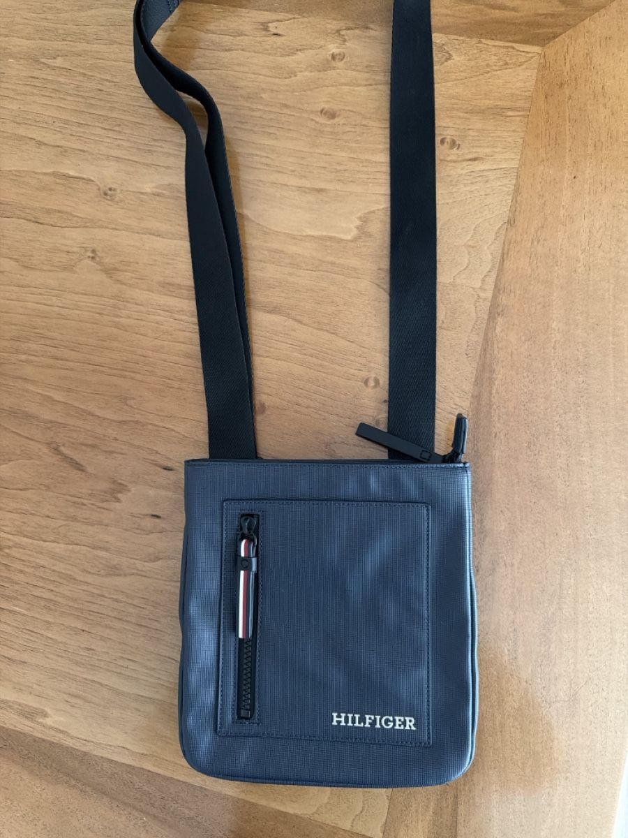 Tommy Hilfiger Taschen: Hilfiger Herrentasche neuwertig – Gebraucht aus Hölstein von cla_zt5w