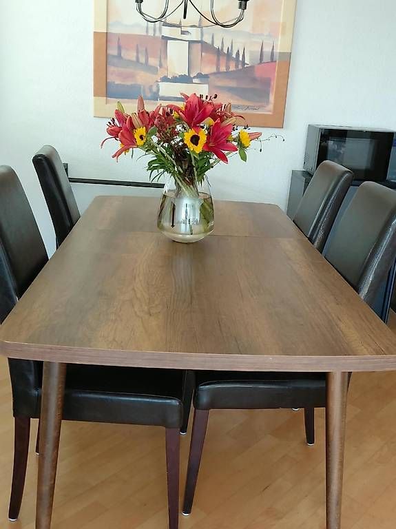 Set de table et chaises: Tisch mit 4 Stühlen – D'occasion à Zürich par mor_vr92