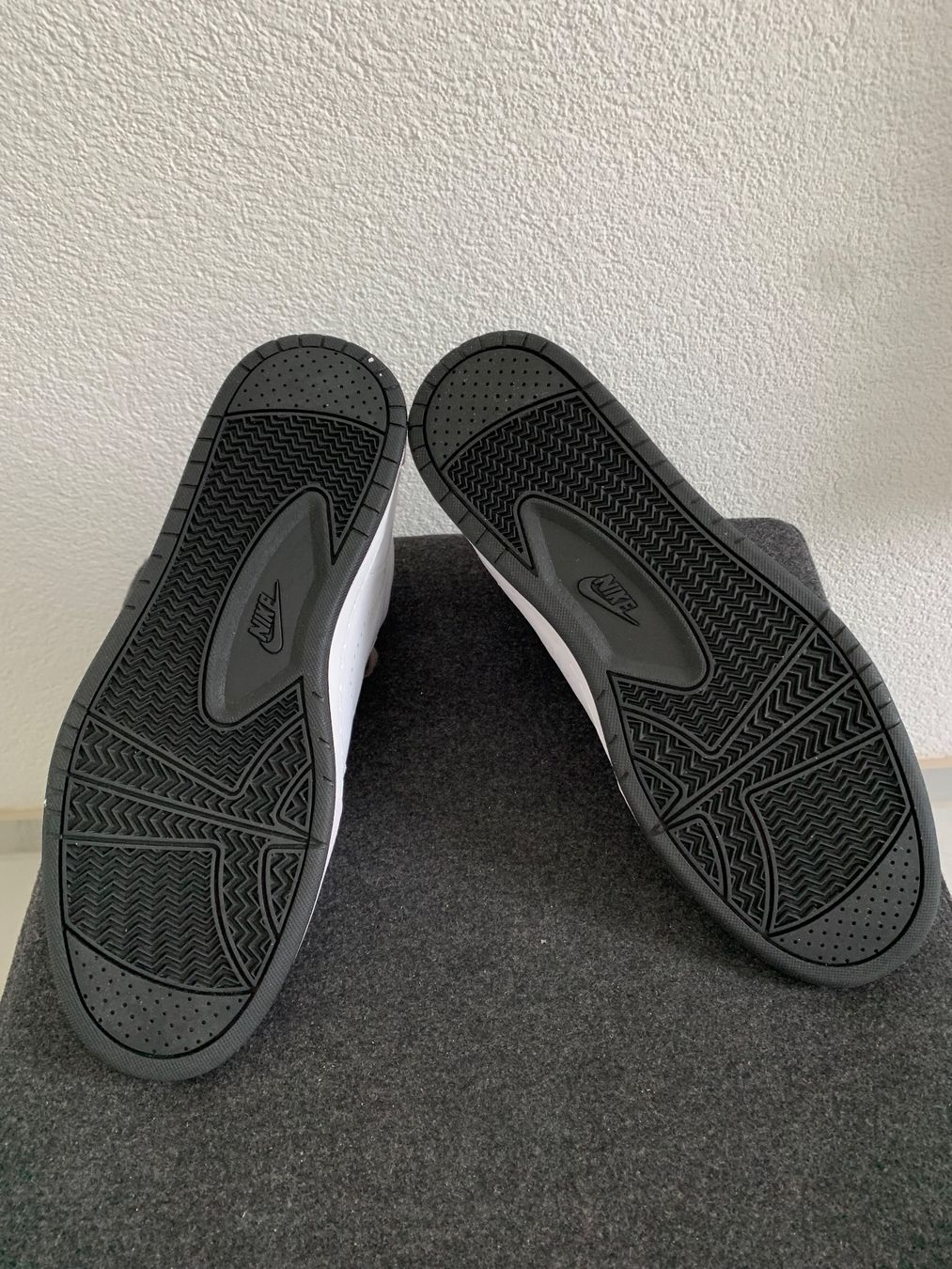 Nike Scarpe da uomo: NIKE AIR ROYAL MID 366384 101 – Nuovo e nell'imballaggio originale da Meggen venduto da spyder718 5