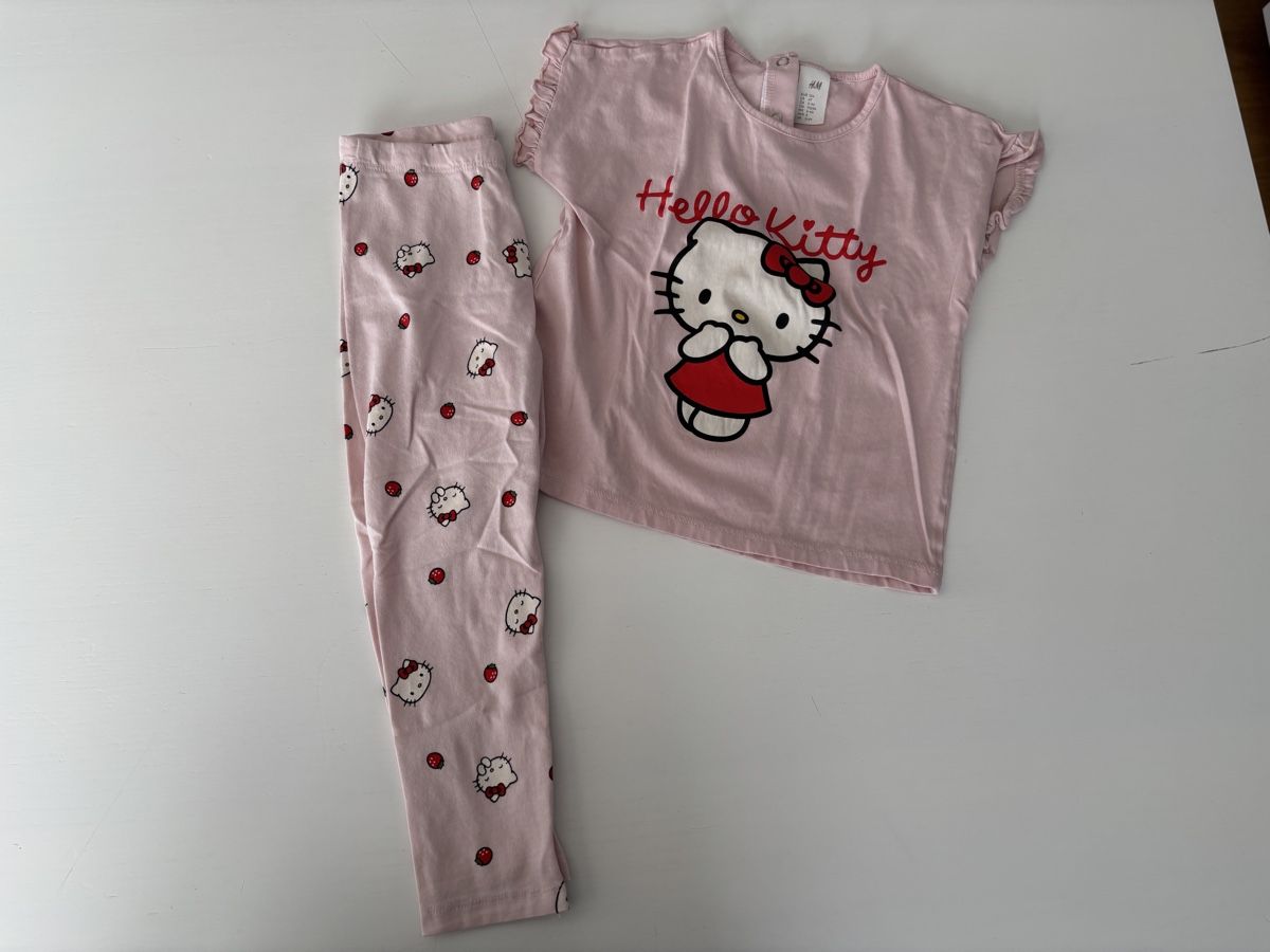 Lotti & Set di vestiti: Süsses Hello Kitty Set Grösse 104 – Usato da Wangen an der Aare venduto da Semadeni13