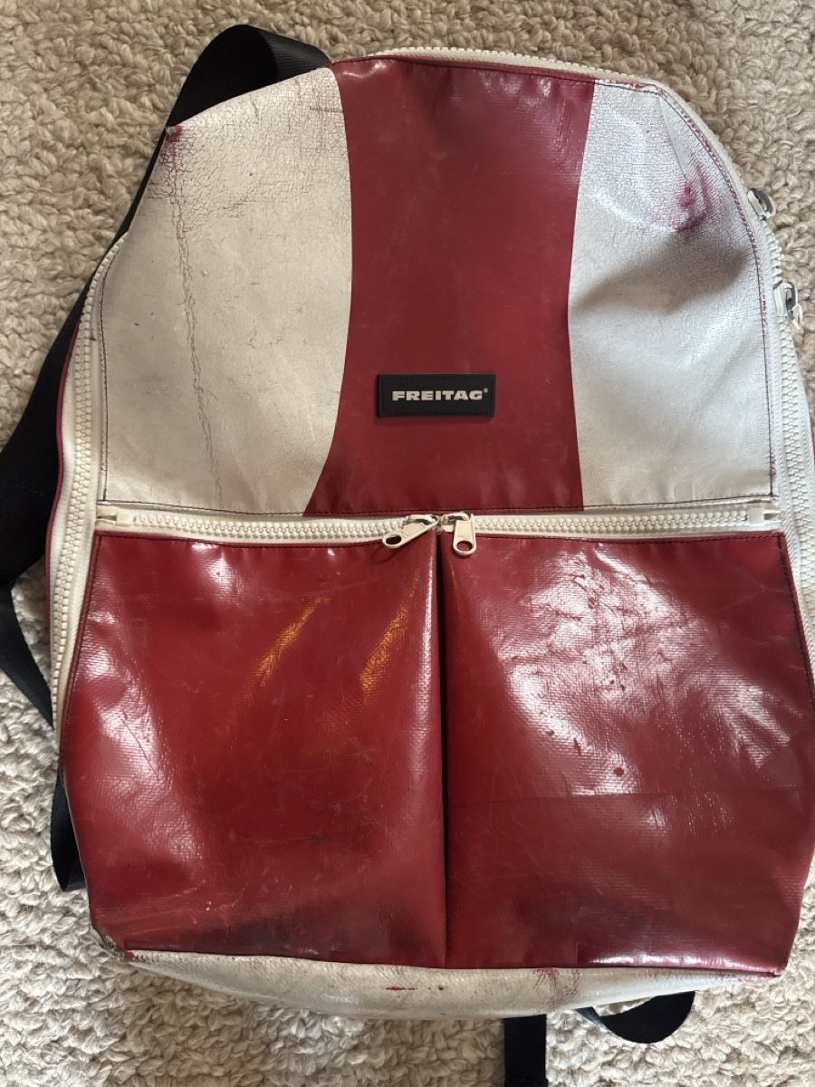 Freitag Rucksäcke: Freitag Backpack Red White Used Condition 40-60 Characters – Gebraucht aus Cudrefin von Net5dok
