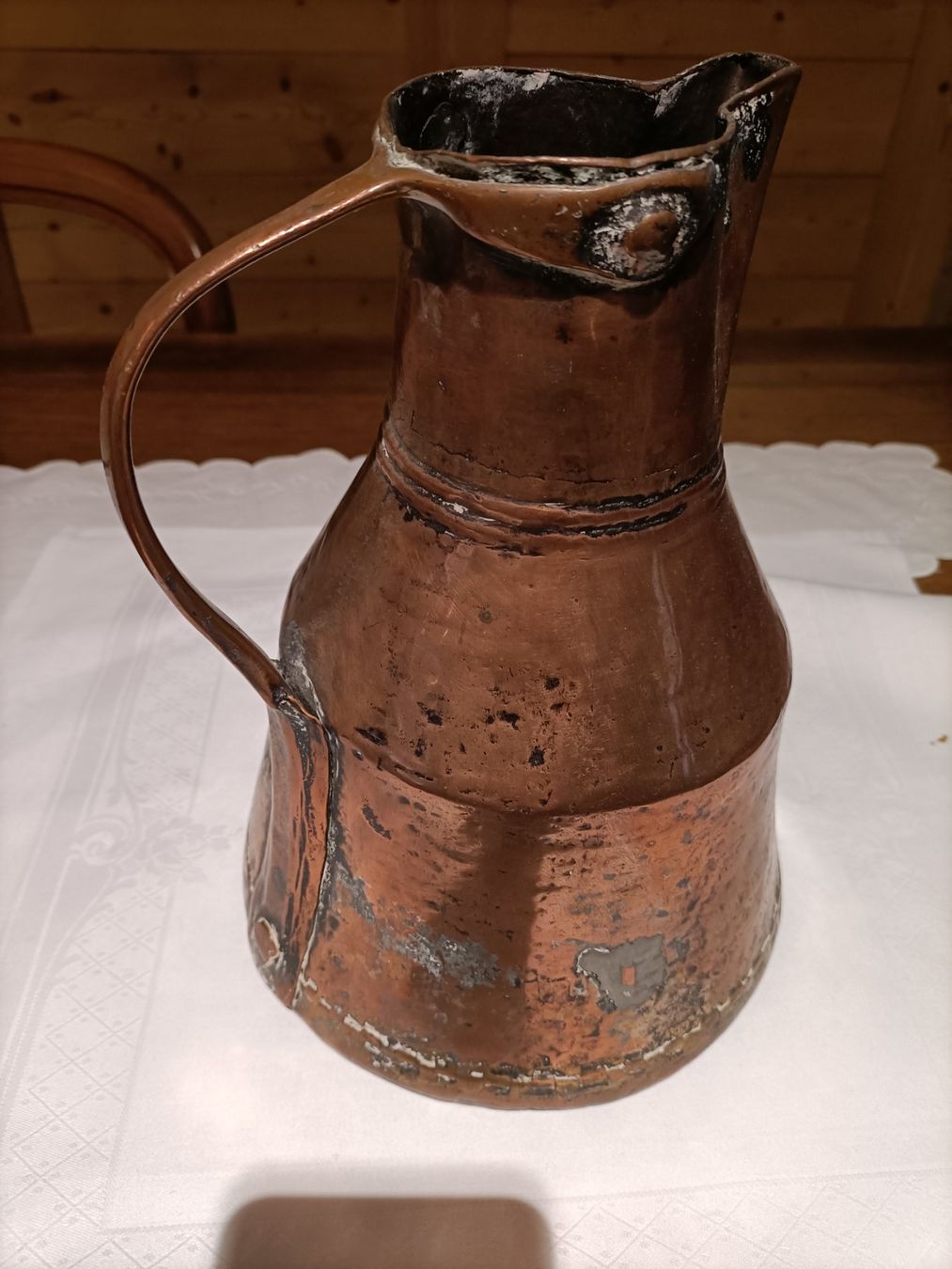 Karaffen: Alter Kupferkaraffe – Gebraucht aus Interlaken von CEdeversorium